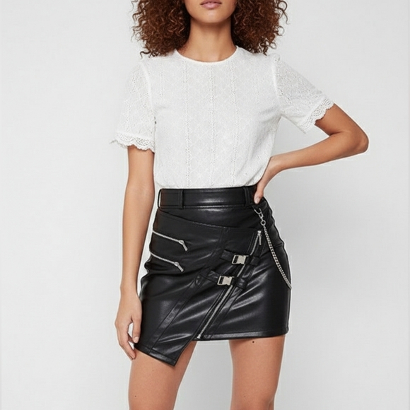 Maniere De Voir Black Leather Mini Skirt with Buckle and Chain - Picture 12 of 17